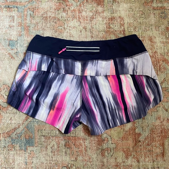 Lululemon women’s shorts size 4 great condition - Picture 1 of 6